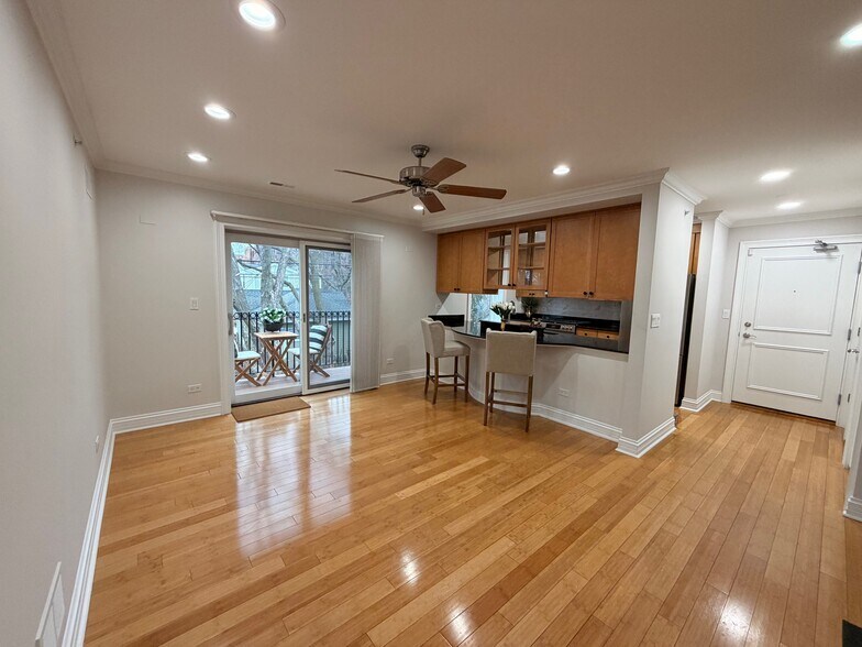 Building Photo - 122 S Evergreen Ave