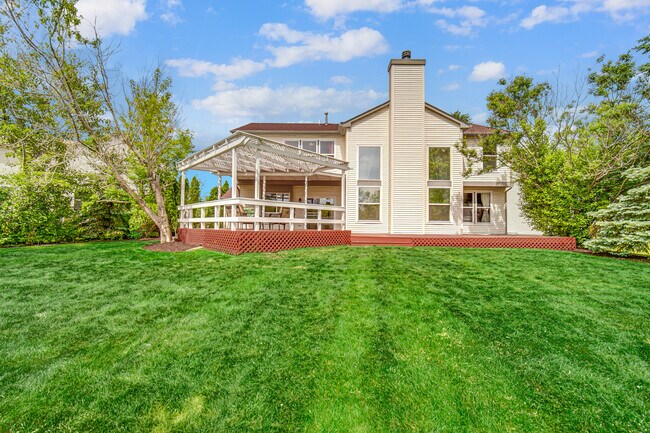 Building Photo - 1044 Oakhill Dr