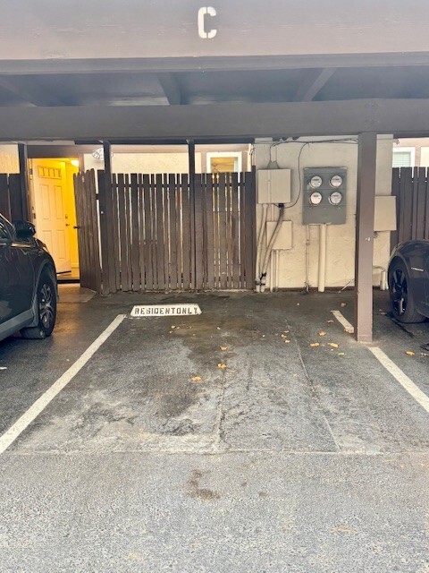 Building Photo - 5434 Roundtree Ct