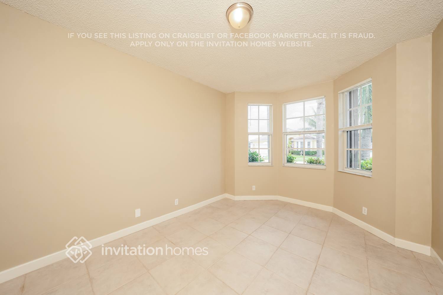 Building Photo - 9496 Lago Dr