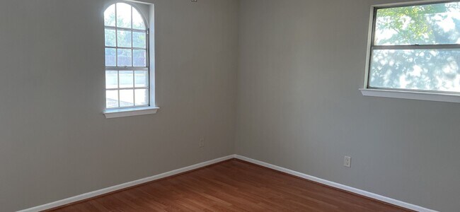 Building Photo - 3 bedroom 2 bathroom! HOUSING ACCEPTED!