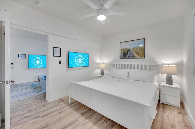 Building Photo - 2740 NE 15th St