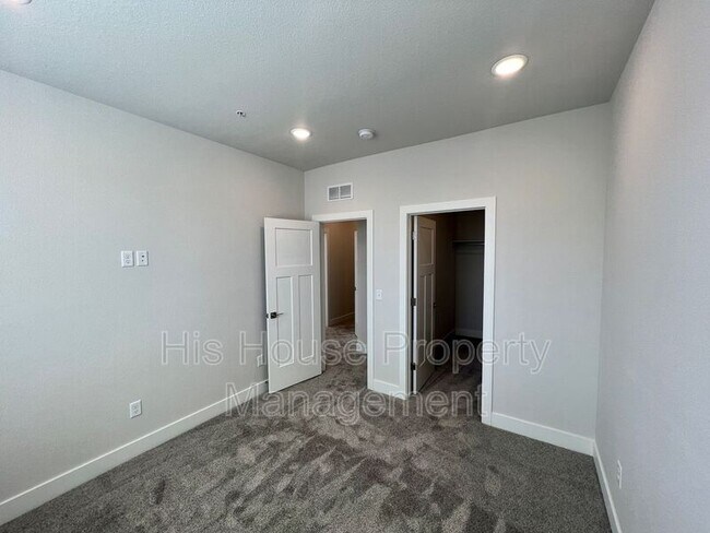 Building Photo - 4125 24th Street Rd