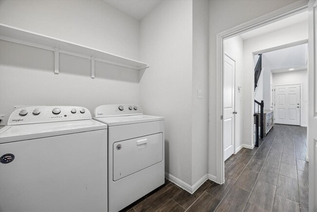 Building Photo - 145 Horsemint Way