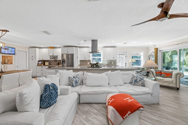 Building Photo - 15161 Collecting Canal Rd