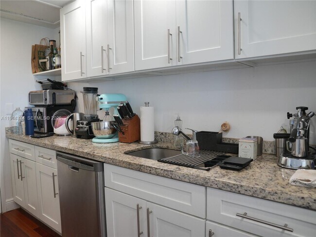 Building Photo - 880 NE 69th St