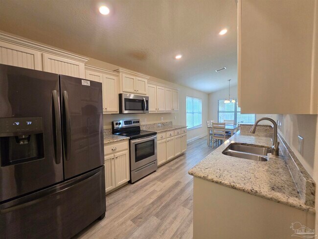 Building Photo - 4411 Fiske St