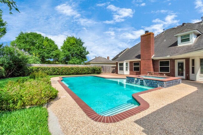 Building Photo - 4611 Bermuda Dr