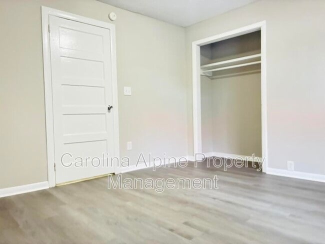 Building Photo - 514 S Maple St