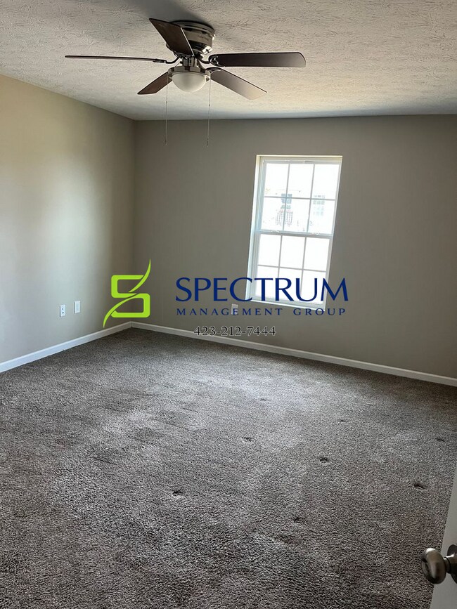 Building Photo - 3 bedroom 2 bath single family home