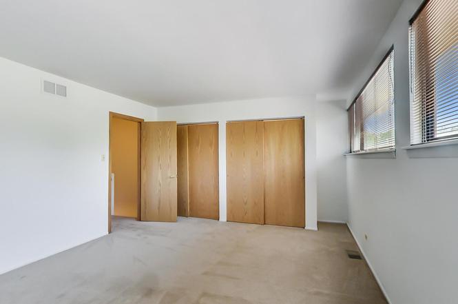 Building Photo - 827 S Racine Ave