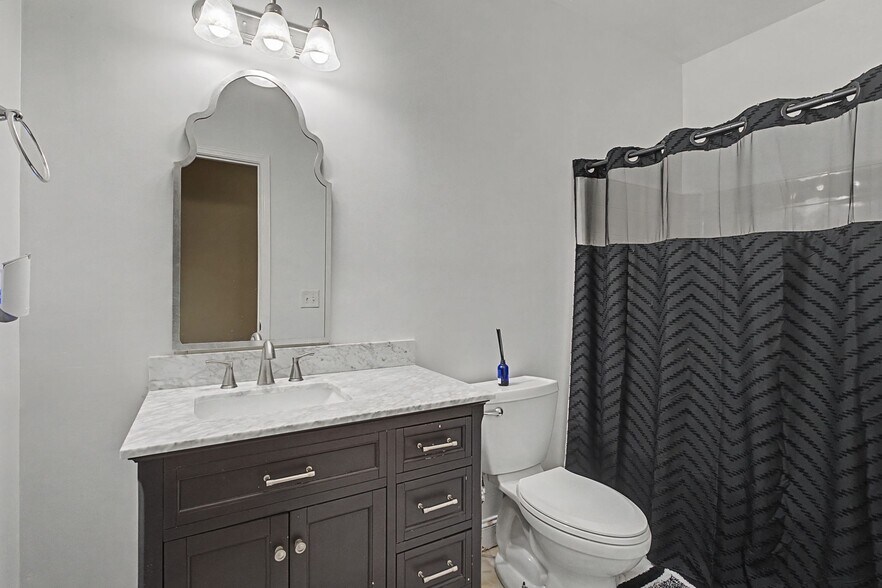 Building Photo - 7230 Althorp Way