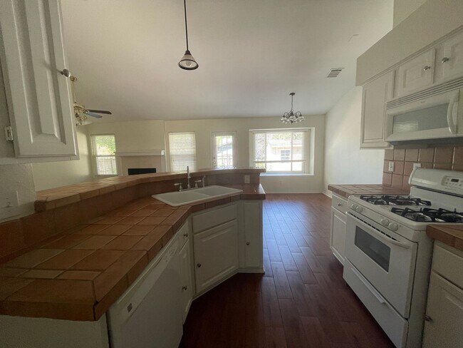 Building Photo - Lovely 4/2 home on a quiet street in the heart of Cedar Park!