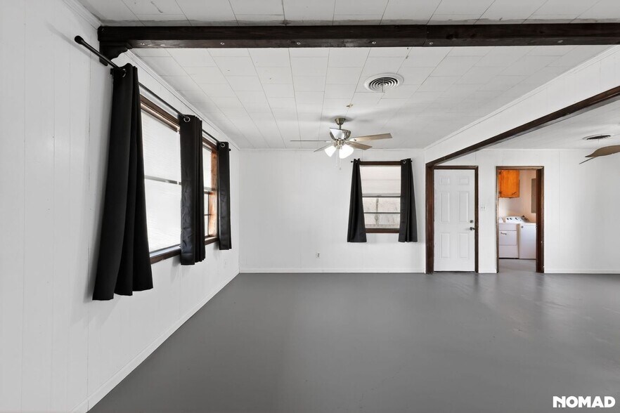 Building Photo - 251 School Rd