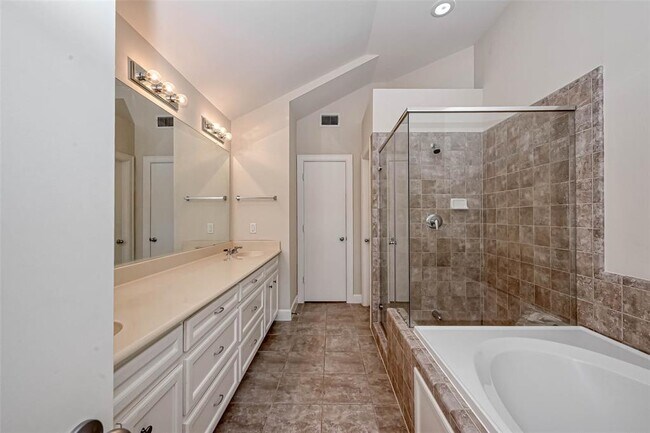 Building Photo - 2710 Hullsmith Dr