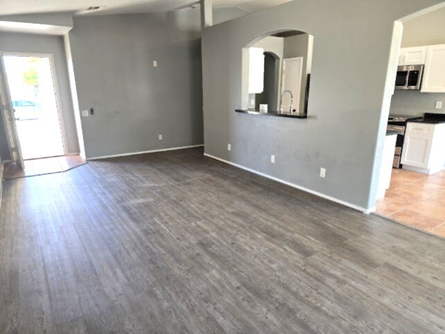 Building Photo - 8832 N Mesquite Bluffs Pl