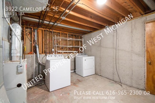 Building Photo - Available Now | 3 Bedroom 1.5 Bath Duplex ...