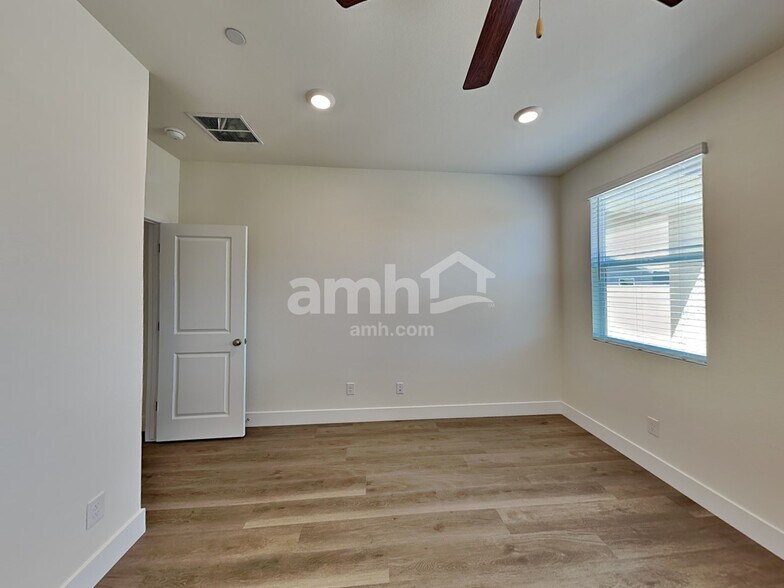 Building Photo - 510 Speckled Orchid Pl