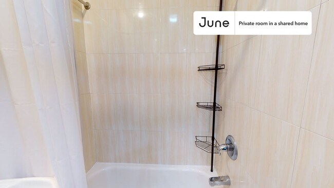 Building Photo - Private bedroom in 3 bed/1 bath Home