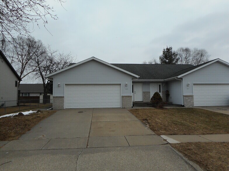 Building Photo - 125 Rosewood Ln S