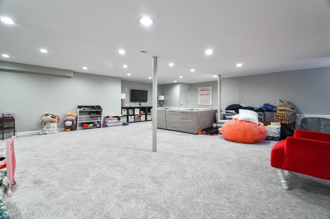 Building Photo - 877 Fair Way