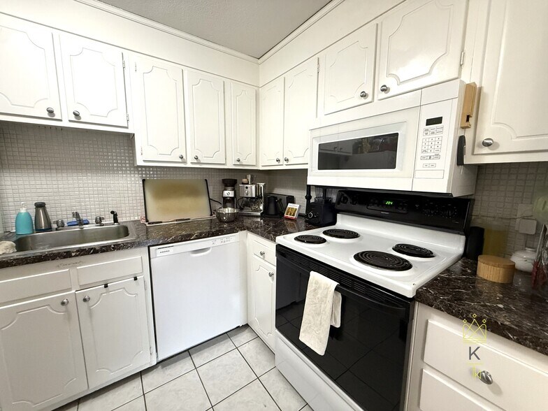 Building Photo - 81 Green St