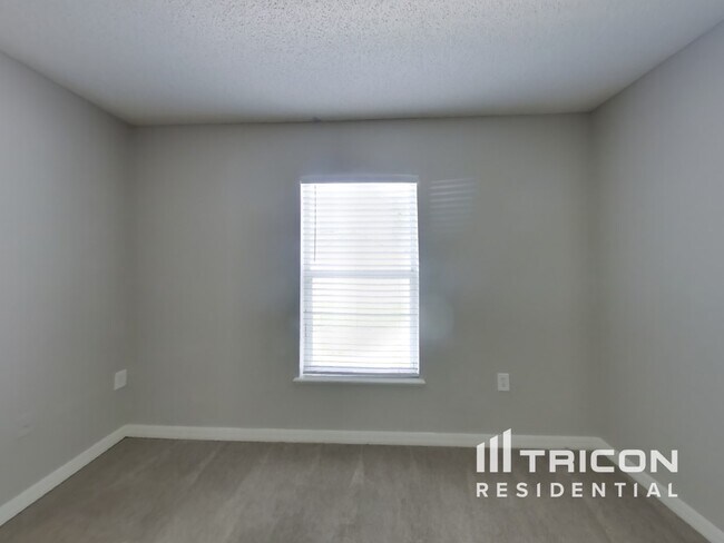 Building Photo - 2232 Nettlebrook St N