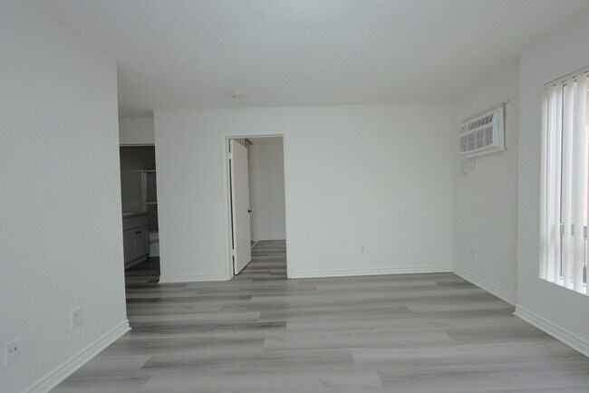 Building Photo - 1632 N Formosa Ave