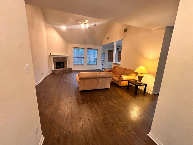 Building Photo - Room in Single Family Home on Fort Grant Dr