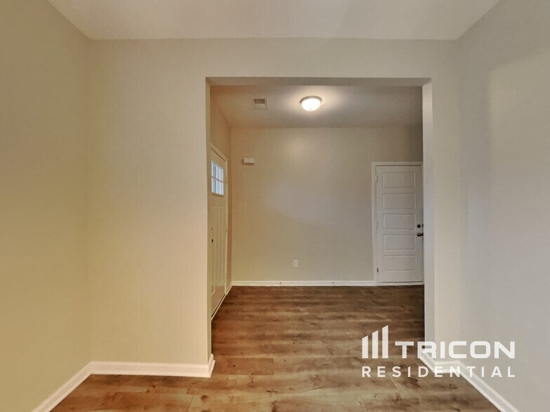 Building Photo - 829 Ellyson Dr