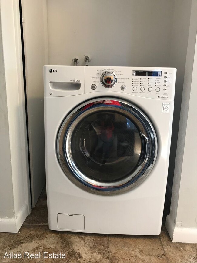 Building Photo - 3318-3352 N High St