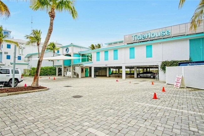 Building Photo - 815 NW Flagler Ave