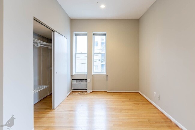 Building Photo - Spacious Two Bedroom Off 14th St. Corridor!