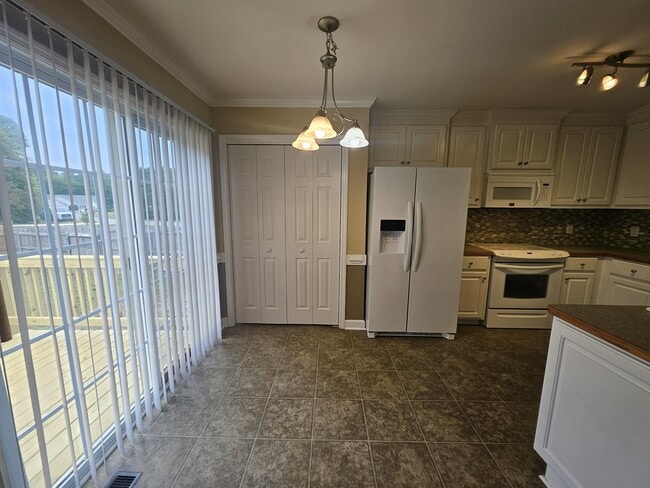 Building Photo - 203 Towbridge Ln