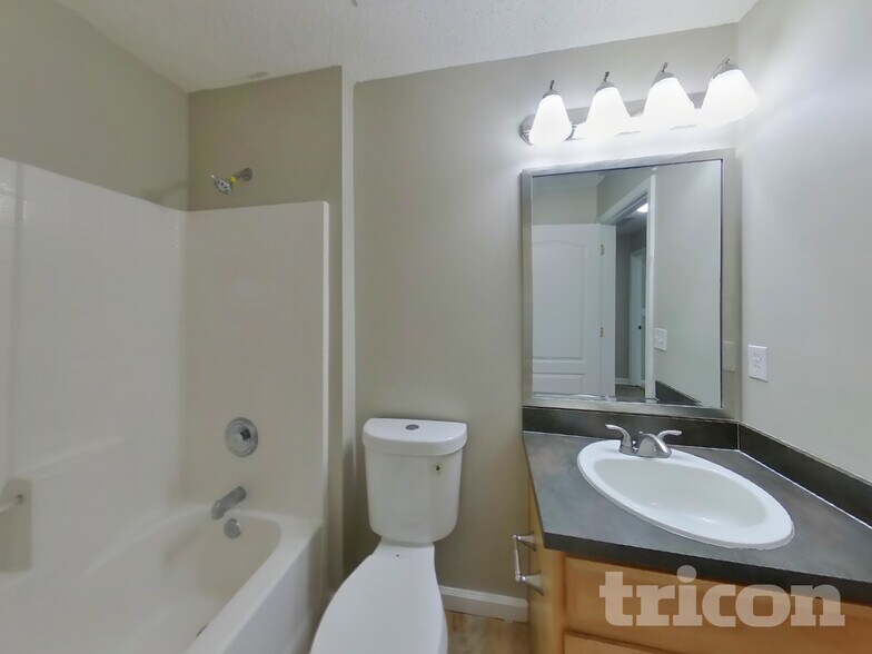 Building Photo - 6669 Southern Oaks Dr