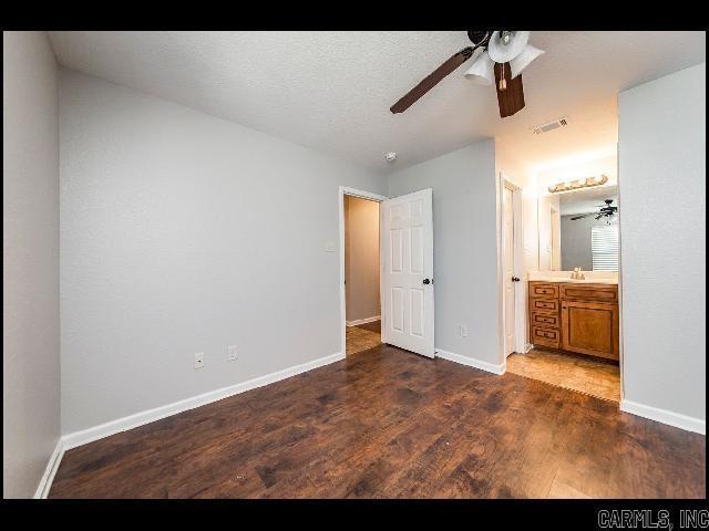 Building Photo - 400 E Locust St