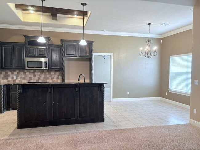 Building Photo - Large four bedroom home in Edmond