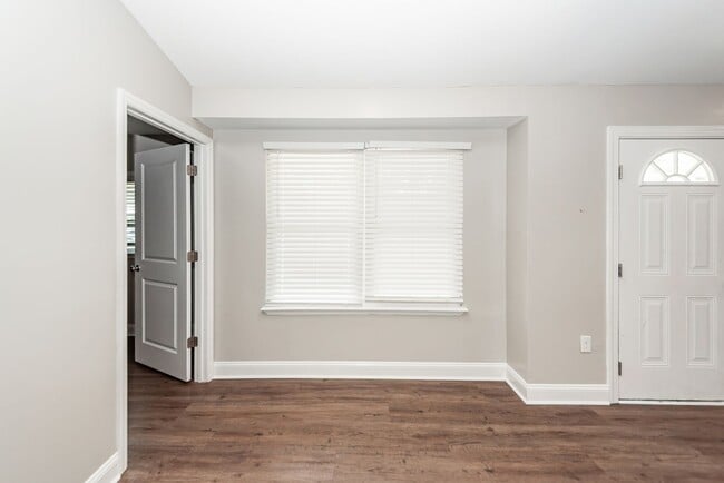 Building Photo - 3 Bedroom, 2 bathroom home in Moss Point - Ladson