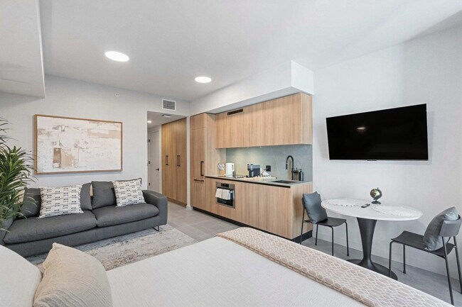 Building Photo - 121 NE 5th St