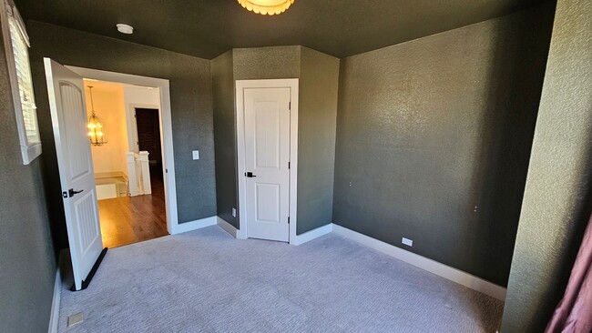 Building Photo - Modern Park Hill Home