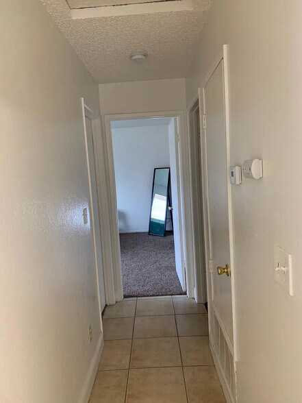 Building Photo - 1190 S Winery Ave