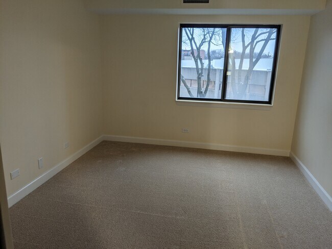 Building Photo - 6340 Americana Dr