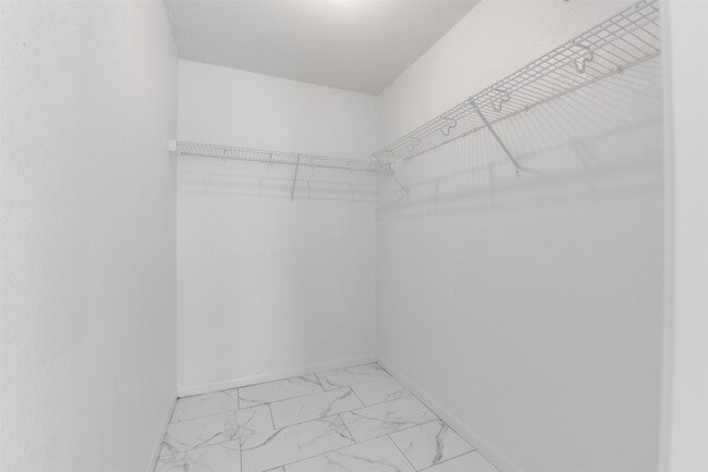 Building Photo - 8510 Village Hollow Ln