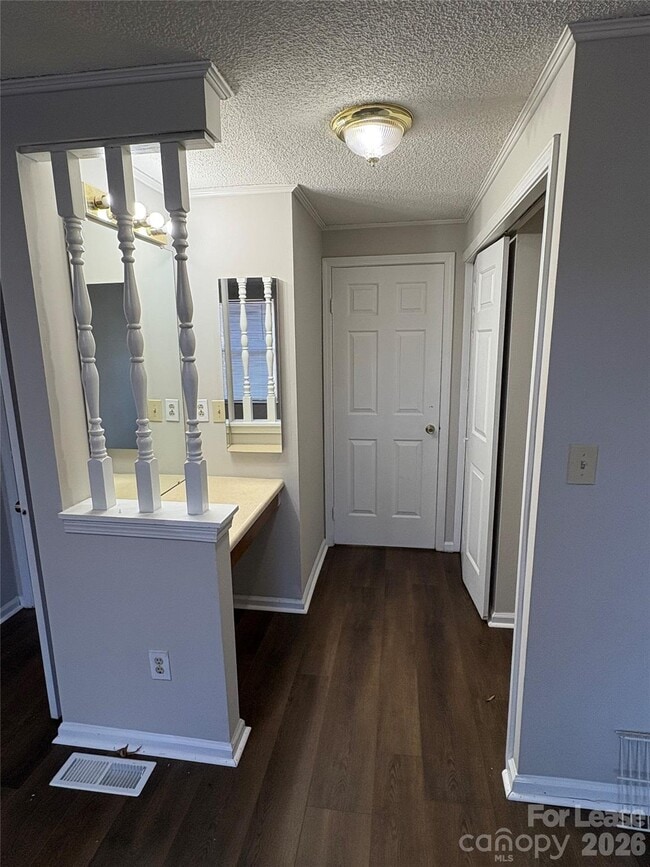 Building Photo - 9616 Vinca Cir