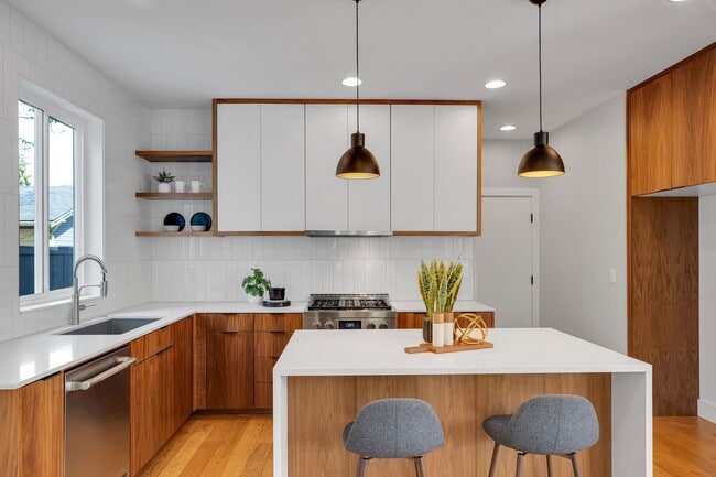 Building Photo - Urban Modern 5 Bedrooms, 3 1/2 Bathrooms, ...