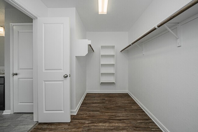 Building Photo - 602 Hollyhock Dr