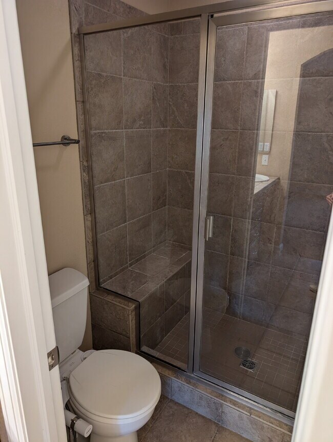 Building Photo - Great Lowry Townhome!
