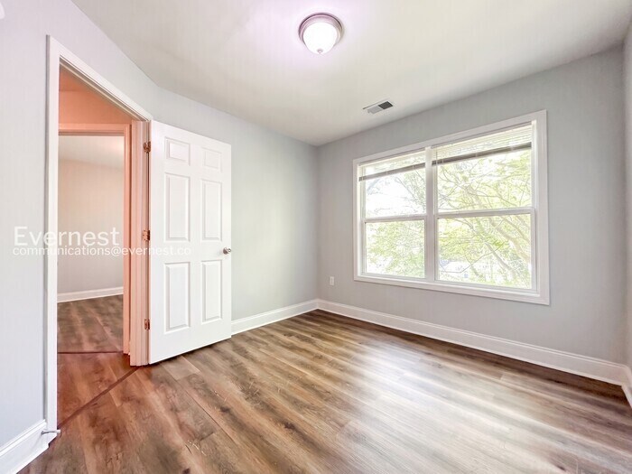 Building Photo - 838 Ridge Ave NW