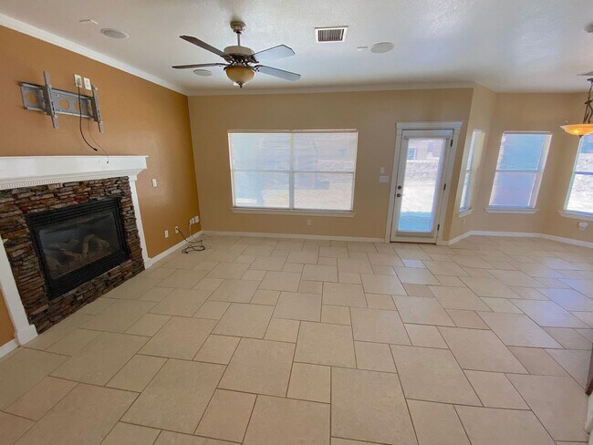 Building Photo - Northeast El Paso/Sandstone Ranch Estates 4 Bed 2.5 Bath Refrig A/C
