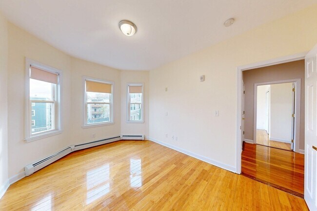 Building Photo - 7 Estella St